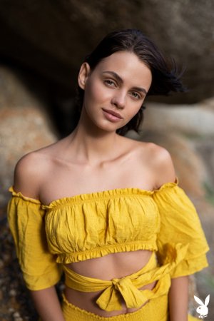 Красотуля на побережье